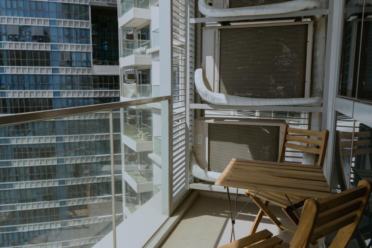 Uptown Parksuites Apartments Tower 2 Bgc By Ph Staycation Manila Bagian luar foto