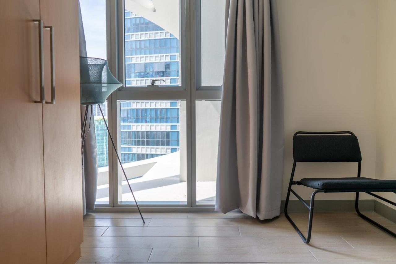 Uptown Parksuites Apartments Tower 2 Bgc By Ph Staycation Manila Bagian luar foto
