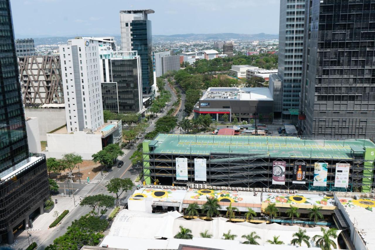 Uptown Parksuites Apartments Tower 2 Bgc By Ph Staycation Manila Bagian luar foto