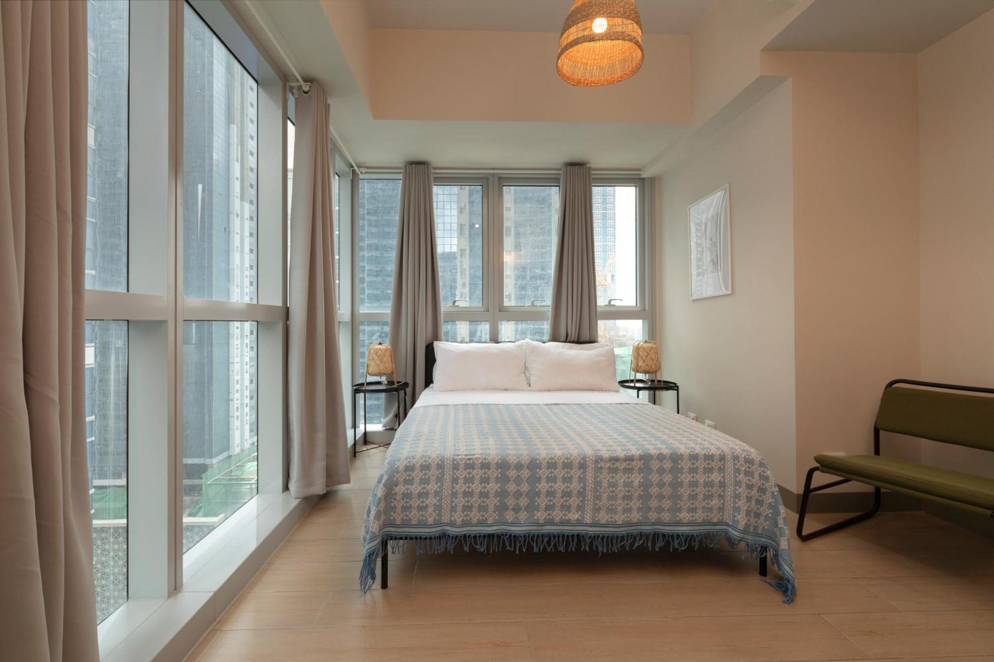 Uptown Parksuites Apartments Tower 2 Bgc By Ph Staycation Manila Bagian luar foto