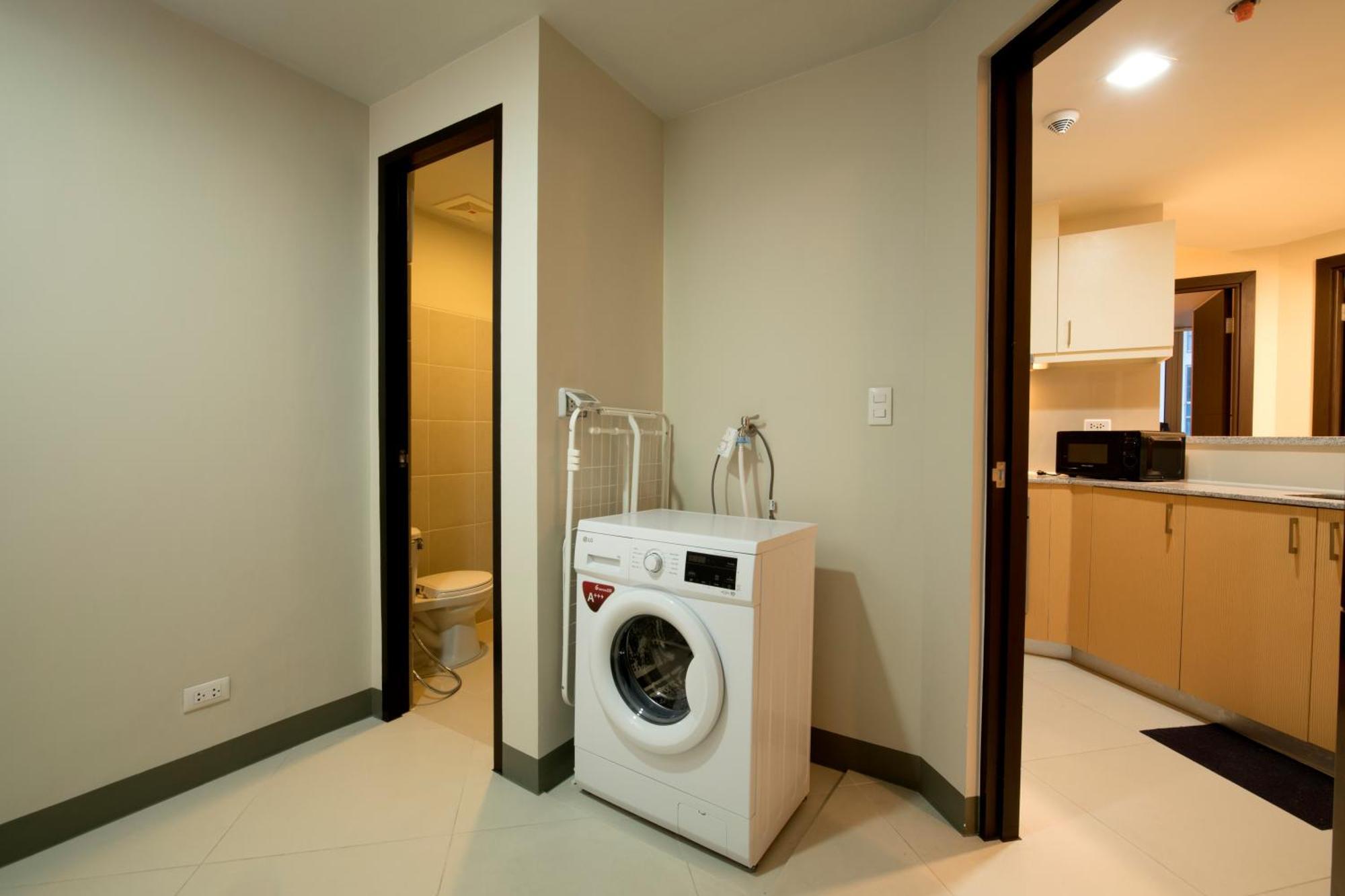 Uptown Parksuites Apartments Tower 2 Bgc By Ph Staycation Manila Bagian luar foto