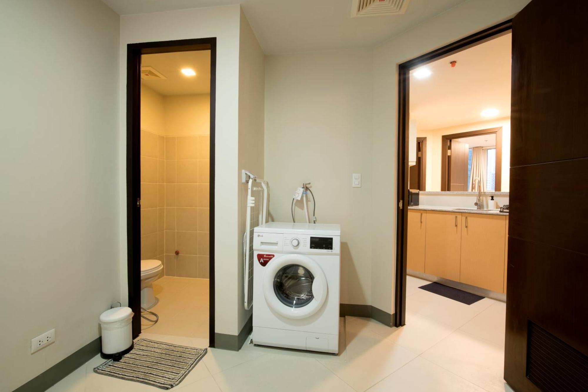 Uptown Parksuites Apartments Tower 2 Bgc By Ph Staycation Manila Bagian luar foto